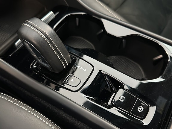Volvo XC40 12 of 16