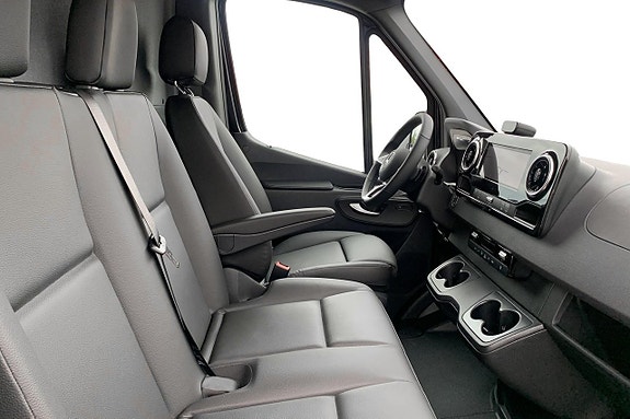 Mercedes-Benz Sprinter 319 10 of 16