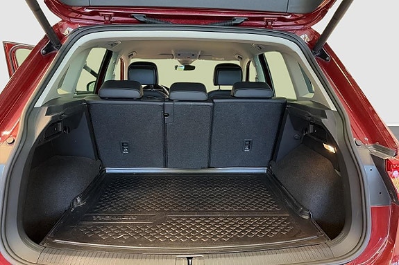 Volkswagen Tiguan 3 of 5