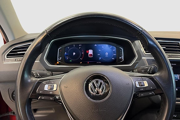 Volkswagen Tiguan 2 of 5
