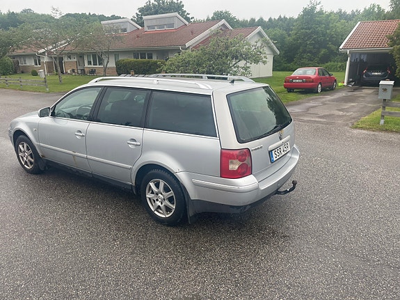 Volkswagen Passat 4 of 15