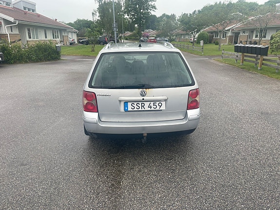 Volkswagen Passat 5 of 15