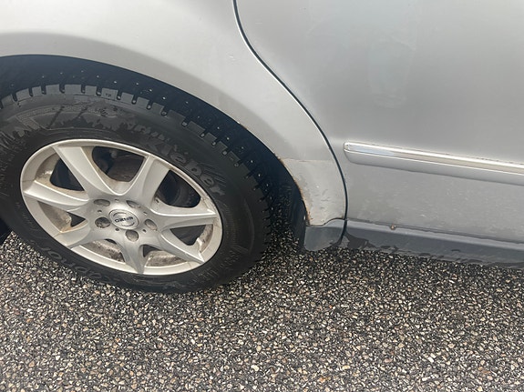 Volkswagen Passat 10 of 15