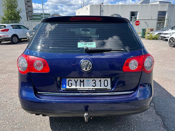 Volkswagen Passat 13 of 17