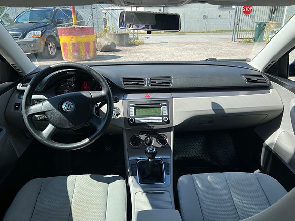 Volkswagen Passat 5 of 17