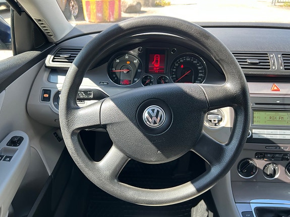 Volkswagen Passat 9 of 17