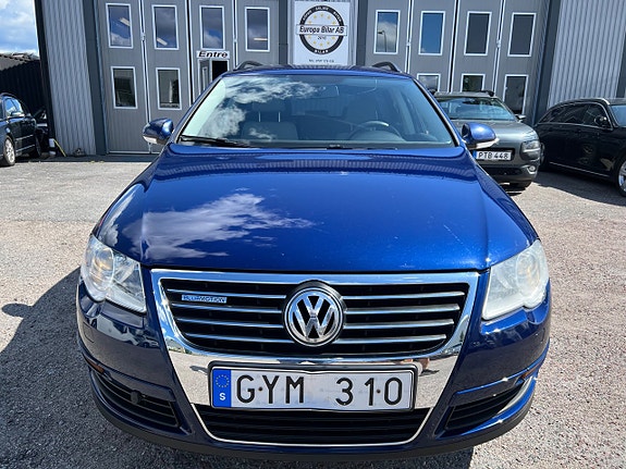 Volkswagen Passat 2 of 17