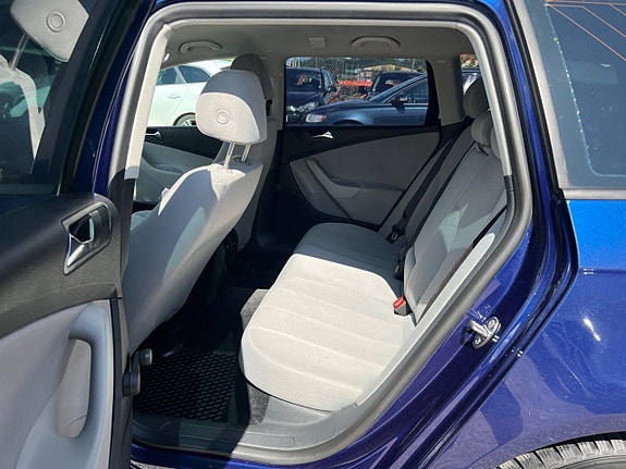 Volkswagen Passat 8 of 17