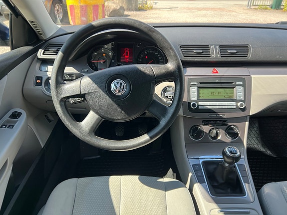 Volkswagen Passat 7 of 17