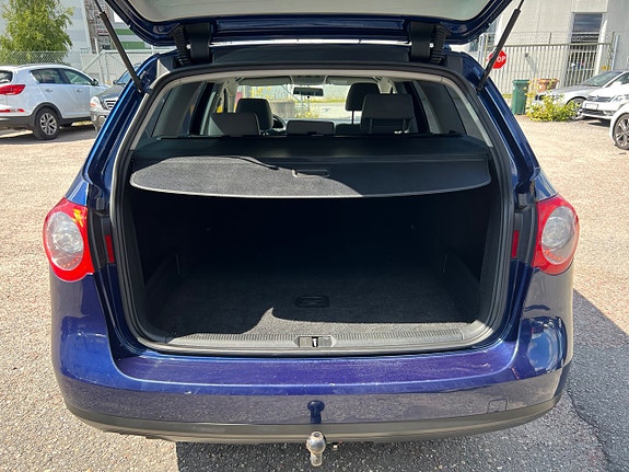 Volkswagen Passat 12 of 17