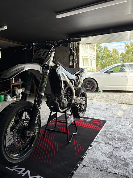 Kawasaki kx450f Motard 3 of 4