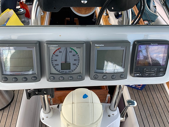 Dufour 39 cc (center cockpit) 1999 3 of 9