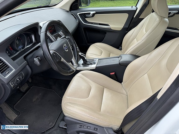 Volvo XC60 5 of 16