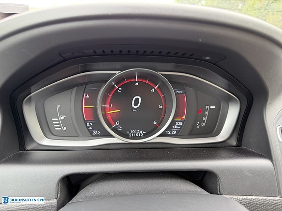 Volvo XC60 11 of 16