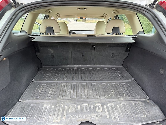 Volvo XC60 10 of 16