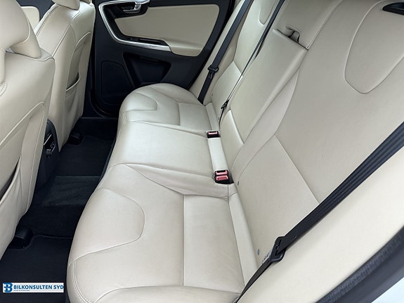 Volvo XC60 7 of 16