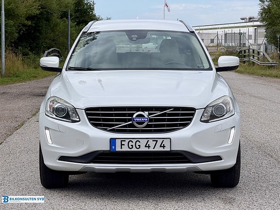 Volvo XC60 2 of 16