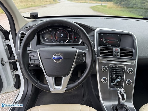 Volvo XC60 9 of 16