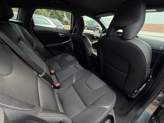 Volvo V40 14 of 24