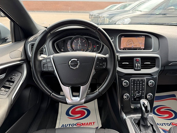 Volvo V40 9 of 24