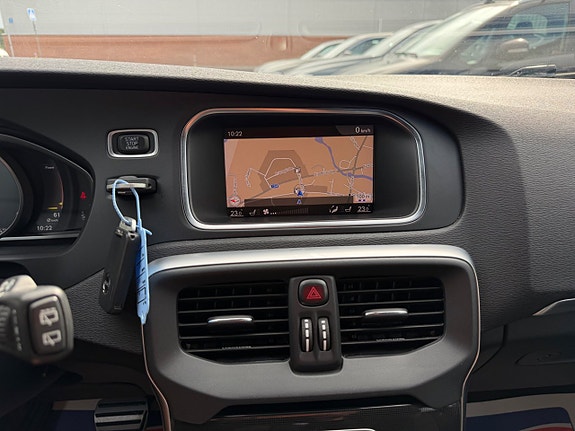 Volvo V40 17 of 24