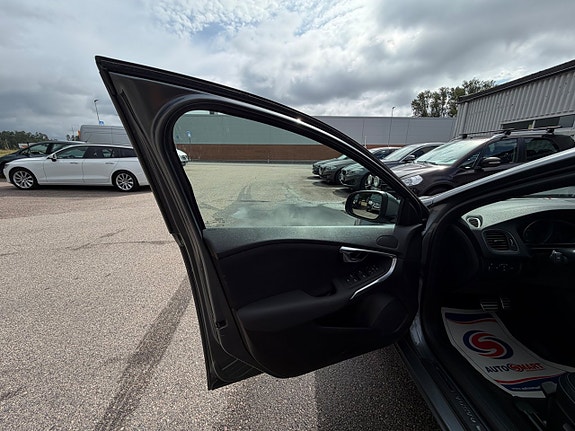 Volvo V40 11 of 24