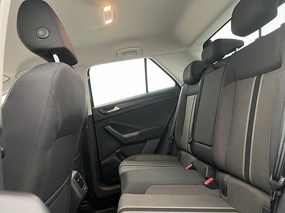 Volkswagen T-Roc 26 of 30