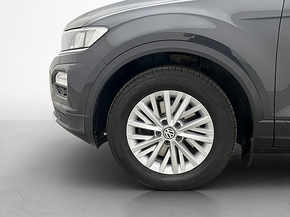 Volkswagen T-Roc 28 of 30