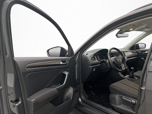 Volkswagen T-Roc 10 of 30