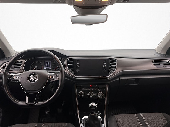 Volkswagen T-Roc 12 of 30