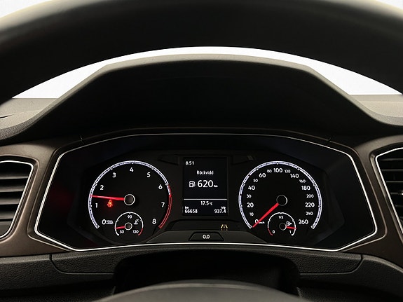 Volkswagen T-Roc 17 of 30