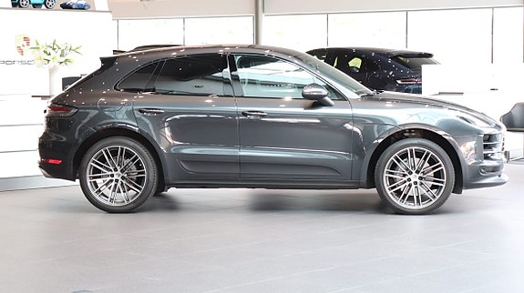 Porsche Macan S 5 of 9