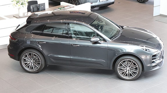 Porsche Macan S 3 of 9