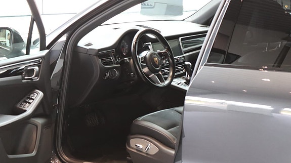 Porsche Macan S 7 of 9