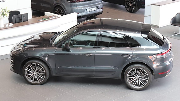 Porsche Macan S 4 of 9