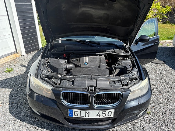 BMW 320d 2 of 7