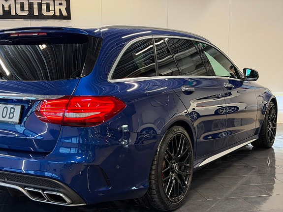Mercedes-Benz C63 12 of 30