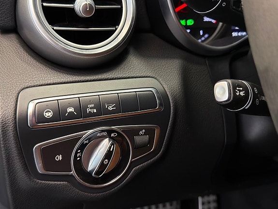 Mercedes-Benz C63 15 of 30