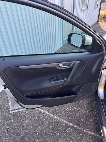 Volvo V70 11 of 20