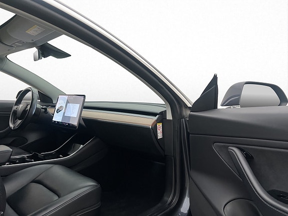 Tesla Model 3 27 of 30
