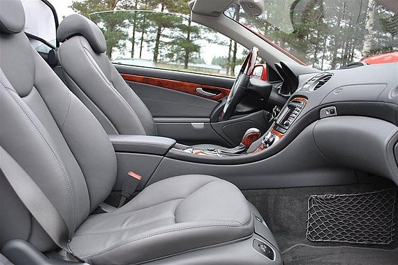 Mercedes-Benz SL500 4 of 8
