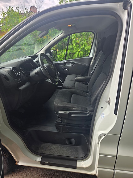 Opel Vivaro 4 of 6
