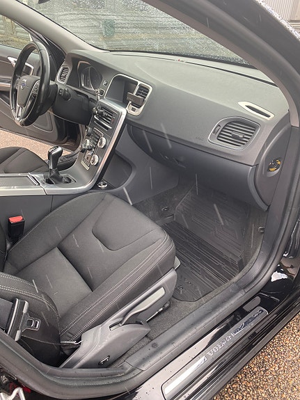 Volvo V60 25 of 30