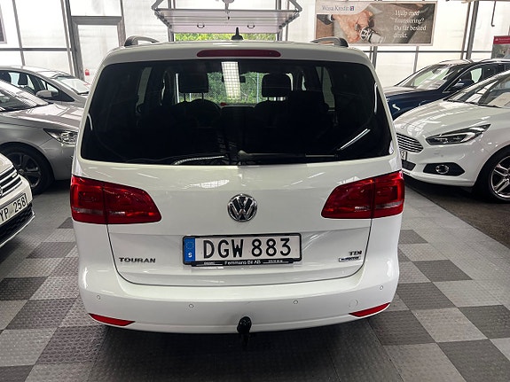 Volkswagen Touran 8 of 18