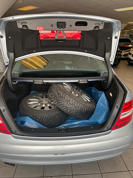 Mercedes-Benz C180 5 of 9