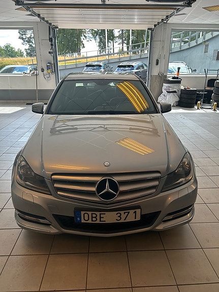 Mercedes-Benz C180 3 of 9