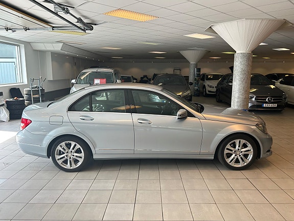 Mercedes-Benz C180 2 of 9