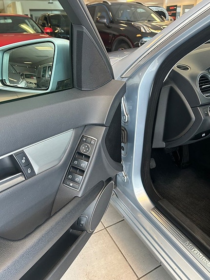 Mercedes-Benz C180 6 of 9
