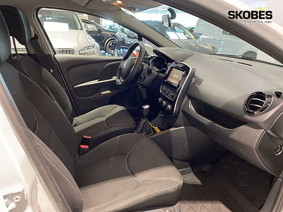 Renault Clio 10 of 16