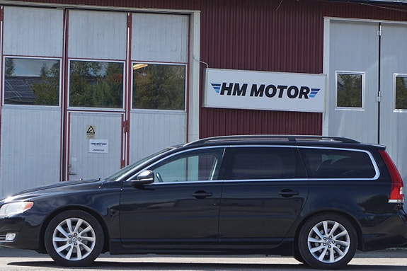 Volvo V70 2 of 25